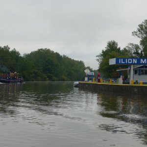 Canal workboats often dock at Ilion...hence the giant bollards, and why you need long lines just in case.