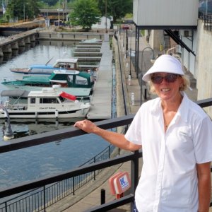 Rideau Fulton (Canada Triangle Loop) lock and wall, Skipper Bob claims suitable for yachts up to 42 ft, we disagree since our yacht is under 28 ft and docking along the pier is prohibited