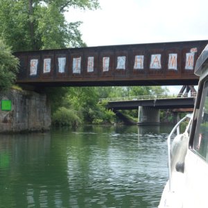 Strict 15 foot air draft on the Western Erie and Cayuga-Seneca canals mean we lower the 8 foot VHF but not 4 foot AIS antennas.