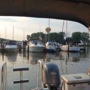 Ithaca balloon landing at the marina