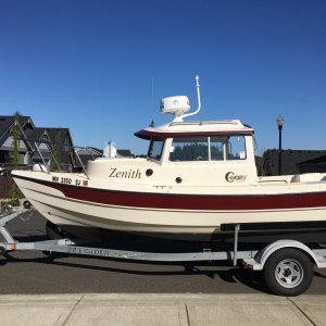 19 Feb \'20: The dome should be fairly level while underway. The anchor light is a 1w LED.
