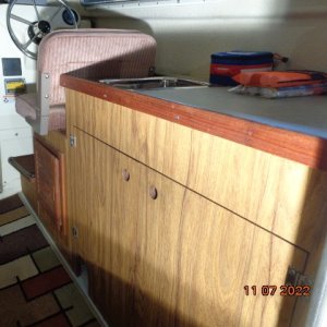 Counter & sink starboard side
