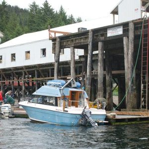 Hoonah fuel dock.....a long way down