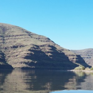 After putting in at Hell's Gate, I first went lower on the river.  Didn't see another boat all day or the next when I returned to the marina.