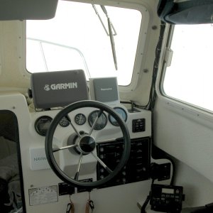 PIX shows the starboard side original 11.5" SS Deluxe wiper with the replacement arm. New 14" wiper is now installed. It's adjusted parallel to the outside edge of the window also it's centered in height.