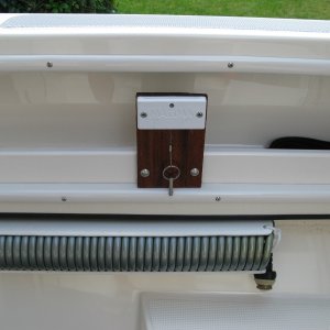 table bracket - removable with two wing nuts