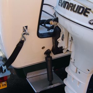 Garelick board mounted directly to transom.