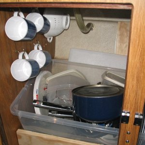 (rhys) Storage under sink