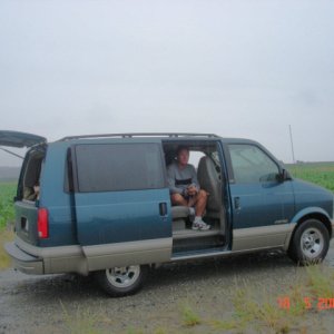 18 July Stanwood, WA
Jim (WILD BLUE) in the van at Roger's (SENSEI) farm.
