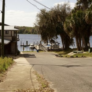Welaka dock on the way to Shrimp R Us for dinner.