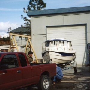 4 April 2003:  Hooking up to the C-Dory at EQ Marine.
