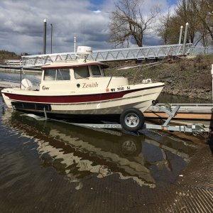 Zenith is well equipped for cruising the Columbia River.  She has radar and a windlass.