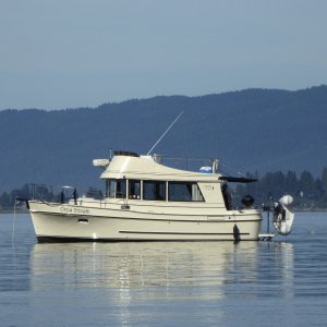 The only other boat anchored at Saddlebag Island