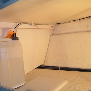 (Dora~Jean) Fuel resevoir, note no drooping lines between heater and resevoir, important. Bungee strap was added later.