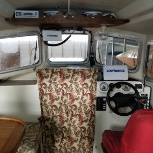 New Helm, Electronics Networked VHS, 4G Radar, GPS, HDS 9 Gen III, Chart recorder, Depth sounder, HDS 10 Gen II in cockpit and sound system