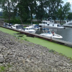 Heading to Sullivans Restaurant - docked at Trempealeau, WI Marina
