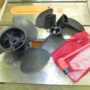 Piranha Composite Prop. R. and L. rotation blades. The Spare! Bag contains extra set of Honda washers, spacers, cotter keys and prop nut