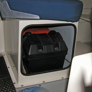 Port seat/Batteries