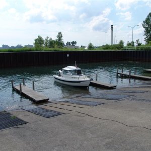 A typical day at one of Detroit's two public docks. Sad for the city but, keeps water traffic down.