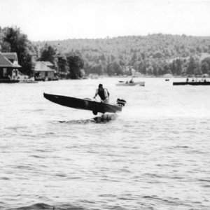 1950\'s utility monohull race boat