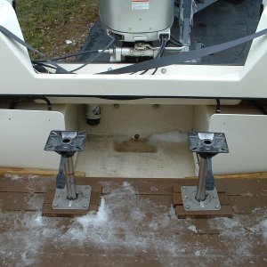 (FreighterGazer) Aft bench seat mounts