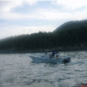 1 Oct 2006 near Skyline
Chris & Janet (LUNA C)
using their other boat