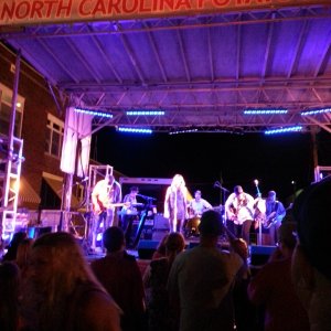 Forty east is the entertainment tonite