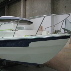 25' Cruiser bow with windlass and drop bow roller