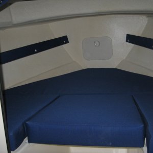 Media 'V-berth' in album '25' Cruiser bow with windlass and drop bow roller'