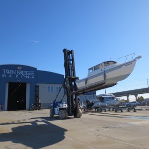 Back at Twin Bridges Marina, lifting boat out of water.
