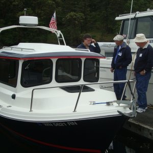Les, of EQ Marine, chats
with Joe & Roger
Marinaut # 00 Prototype