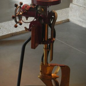 Media 'Lutetia rowboatmotor pic2' in album 'Lutetia plate'