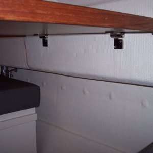 New table hinge and latch system