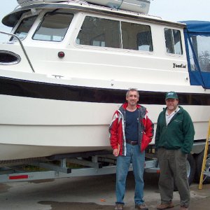 Steve and Les at EQ Marine.  "She looks good, Les!"
