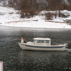 (Ron on Meander) fishing @ 20 degrees Jan 01/05 Sold
