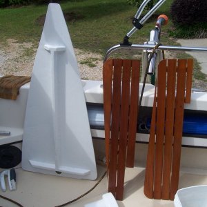 Hold divider, and two of three piece slatted head floor