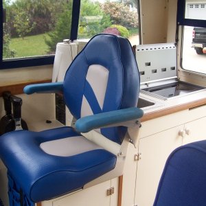 Cushy helm seat