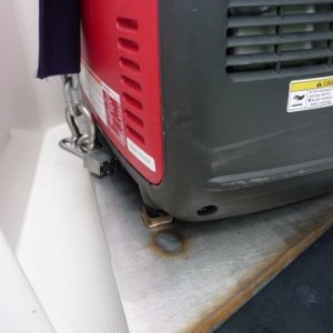 Another way to lock using chain and shackle, a padlock but that rattles if you run it with the padlock in place