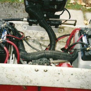 Battery wires/cables after Fuse Box installation, looks better..some battery wires/cables connections i removed completly,like the bait tank and the portable bilge pump which i no-longer use.