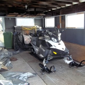 11/29/2016  2016 Ski-Doo Expedition Sport 550f... waiting for the dealer to come to my place and put on my custom registration numbers and my Trail Pass...and  SNOW