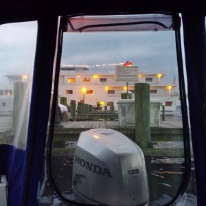 2015-03-22 Sharing a dock at Palaka