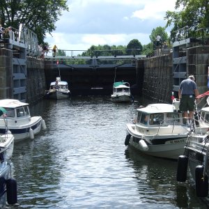 The double lock at Long Island with an audience