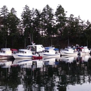 7 little boats and a big one in Conover - Quite a gathering
