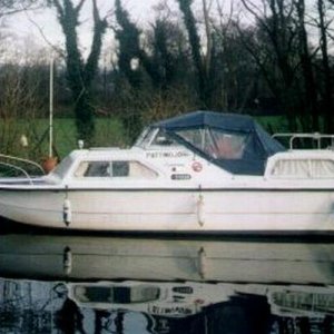 Trailerable Aft-Cabin Cruiser