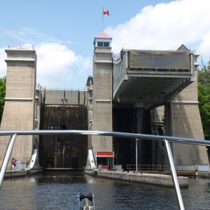 entering Peteborough lift lock