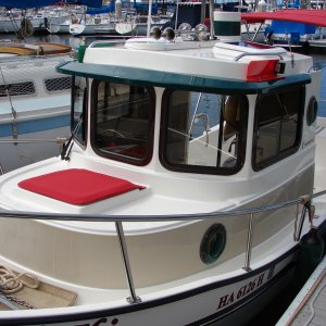 Media 'Temporary slip 7' in album 'Customized stern rail cushions'