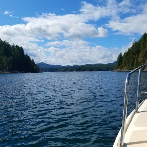 Heading towards the Hole in the Wall rapids, on the way to the Octopus Islands.