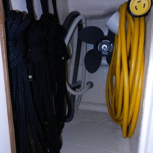 Media 'Added dock line hooks' in album 'Prop mounting pad glued'