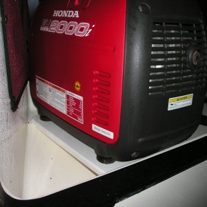 Honda 200 stand 2 002
