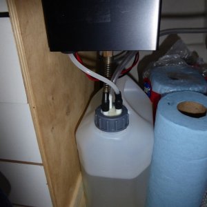 Closeup of the kerosene tank.  After running for about 4 hours on Saturday and 1 hour on Sunday, I honestly could not see a decrese in fuel level.